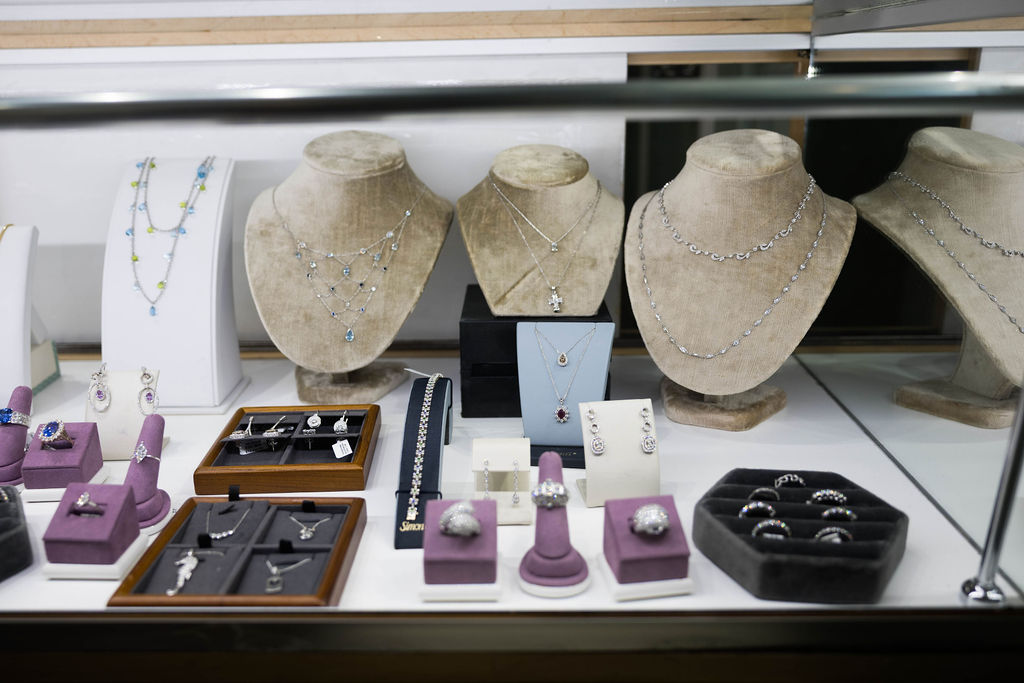 A Smith's jeweler helping guests at the case